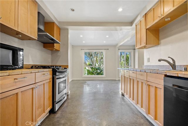 9025 Keith Avenue 101, West Hollywood, CA 90069