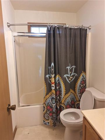 2 W Red Bud Lane, Trimble, MO 64492