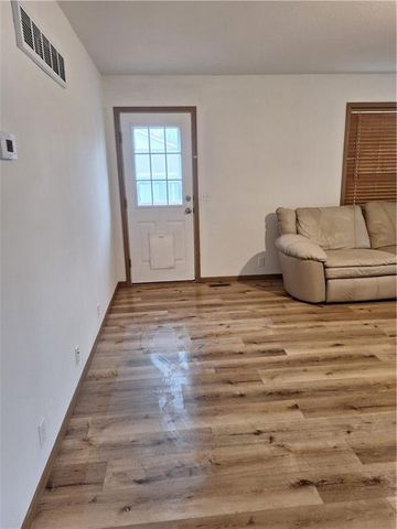 2 W Red Bud Lane, Trimble, MO 64492