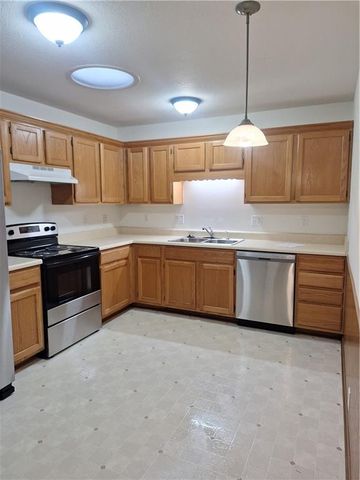 2 W Red Bud Lane, Trimble, MO 64492