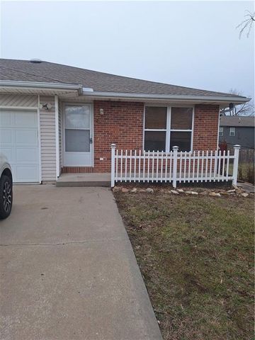 2 W Red Bud Lane, Trimble, MO 64492