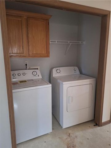 2 W Red Bud Lane, Trimble, MO 64492