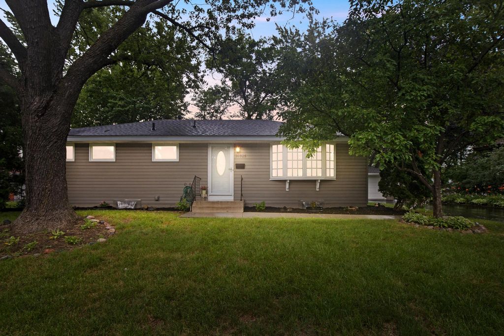 10325 Vincent Avenue S, Bloomington, MN 55431