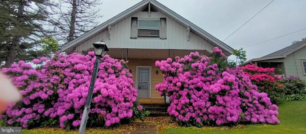 708 N MAIN ST, Sugarloaf, PA 18249