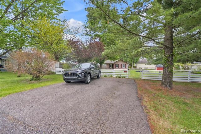 11063 Jackson Street, Taylor, MI 48180