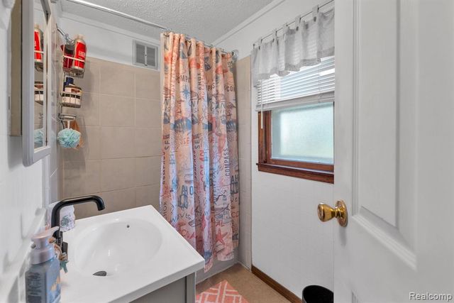 11063 Jackson Street, Taylor, MI 48180