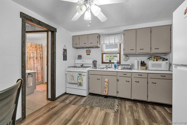 11063 Jackson Street, Taylor, MI 48180