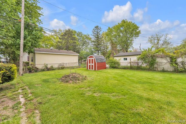 11063 Jackson Street, Taylor, MI 48180