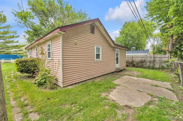 11063 Jackson Street, Taylor, MI 48180