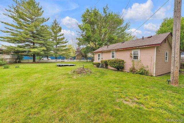 11063 Jackson Street, Taylor, MI 48180