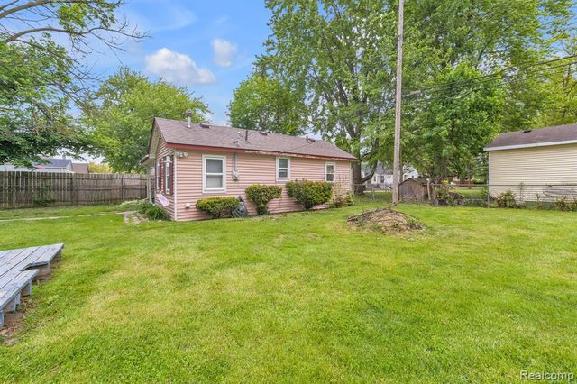 11063 Jackson Street, Taylor, MI 48180
