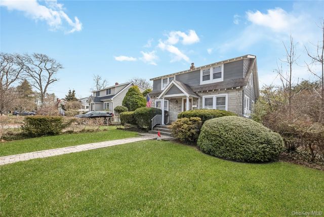 24 Bay 3rd, Islip, NY 11751