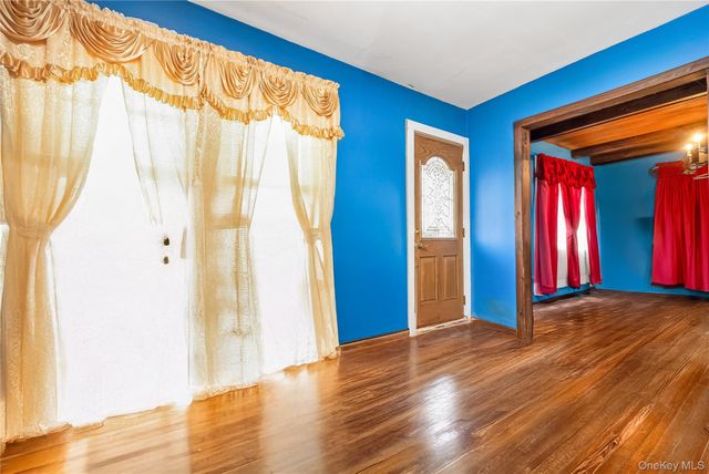 24 Bay 3rd, Islip, NY 11751