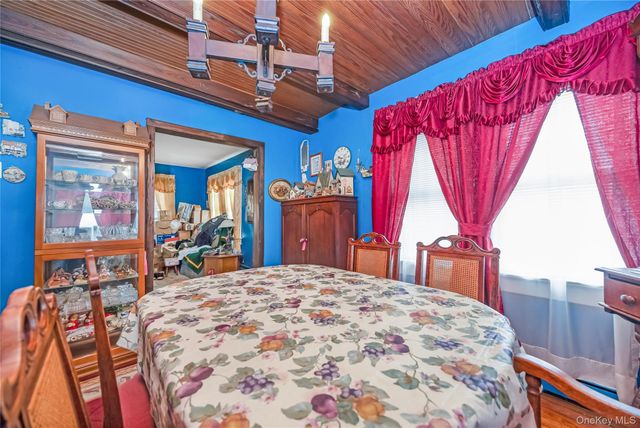 24 Bay 3rd, Islip, NY 11751