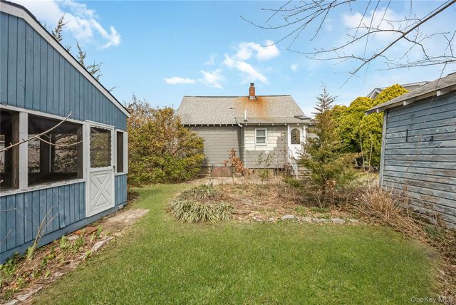24 Bay 3rd, Islip, NY 11751