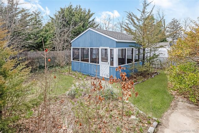24 Bay 3rd, Islip, NY 11751
