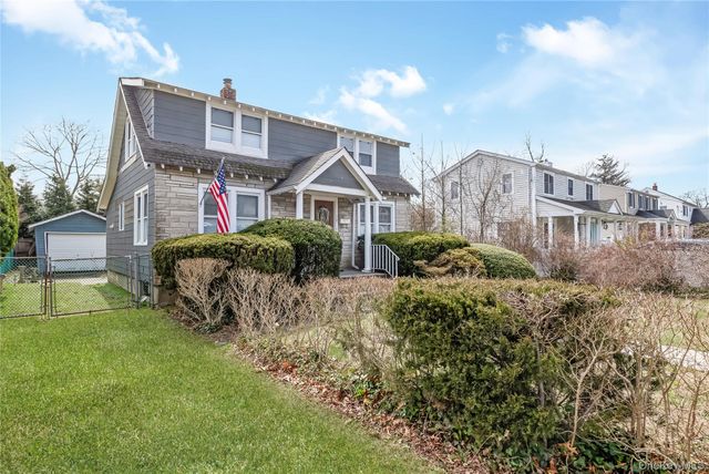 24 Bay 3rd, Islip, NY 11751
