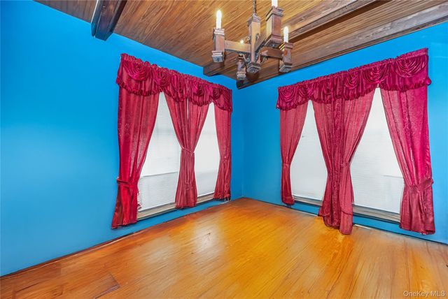 24 Bay 3rd, Islip, NY 11751