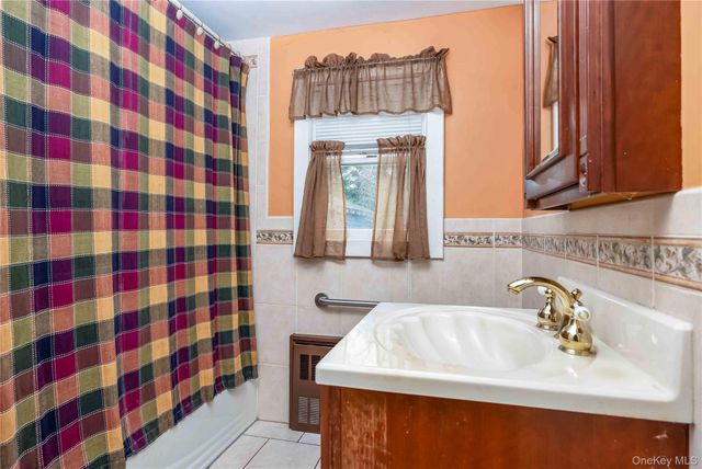 24 Bay 3rd, Islip, NY 11751