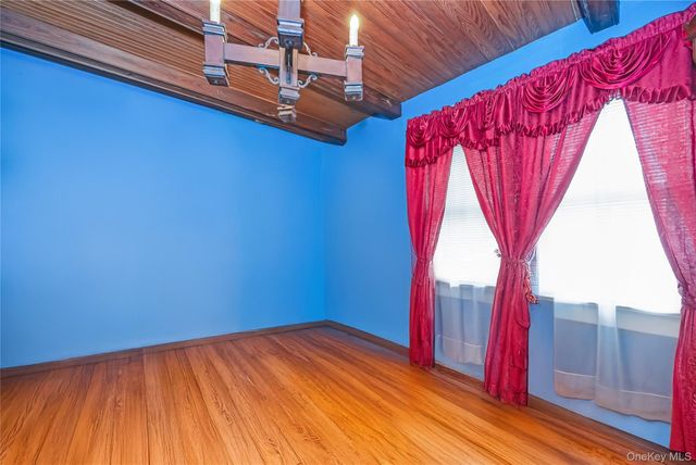 24 Bay 3rd, Islip, NY 11751