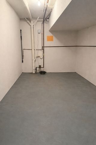 35 Whitney Street 33, Lowell, MA 01850