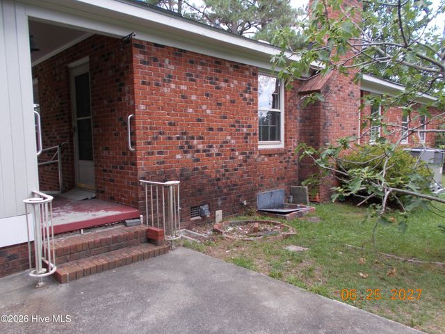 2209 Stanton Road, Kinston, NC 28504