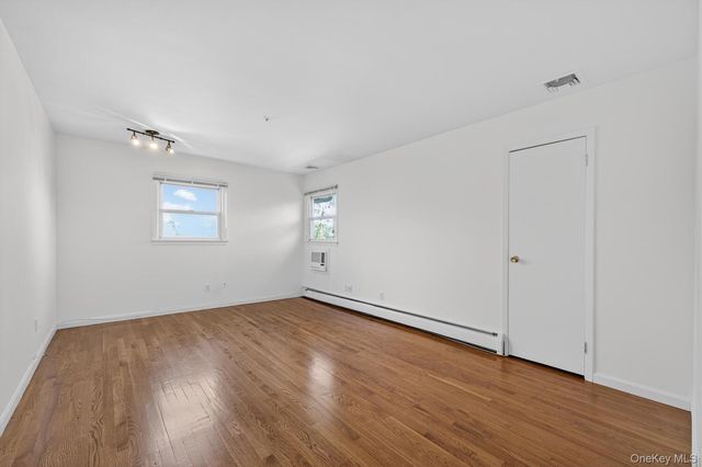 8 Blueberry Lane, Oyster Bay, NY 11771