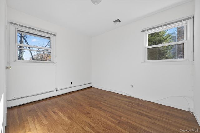 8 Blueberry Lane, Oyster Bay, NY 11771