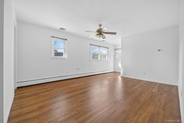 8 Blueberry Lane, Oyster Bay, NY 11771