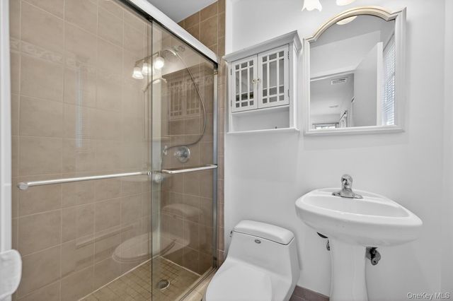 8 Blueberry Lane, Oyster Bay, NY 11771