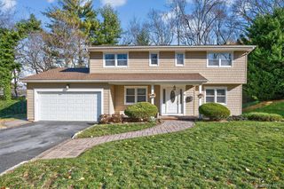8 Blueberry Lane, Oyster Bay, NY 11771
