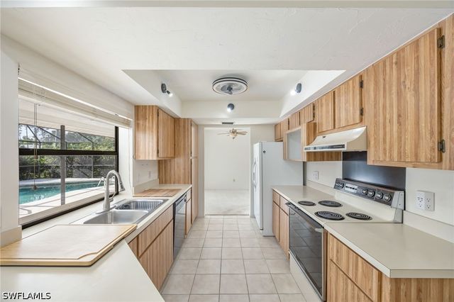 25548 Fenner CIR, Bonita Springs, FL 34135