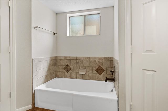3207 Blackcastle Drive, Houston, TX 77068