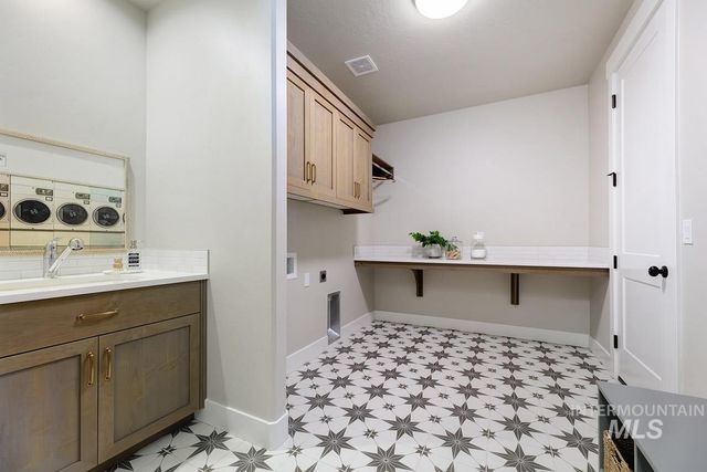 6792 Saddle Bred Way, Star, ID 83669