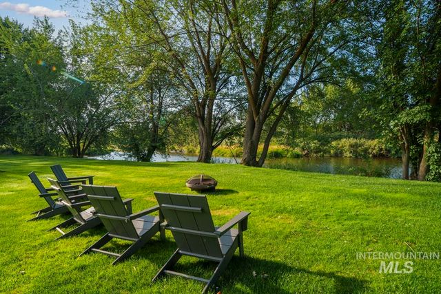 6792 Saddle Bred Way, Star, ID 83669