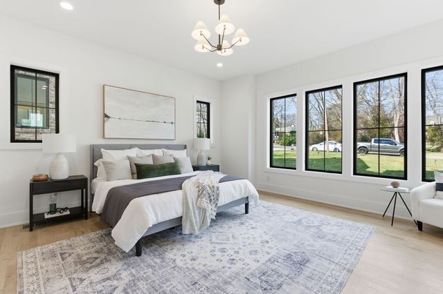 1523 Graybar Ln, Nashville, TN 37215