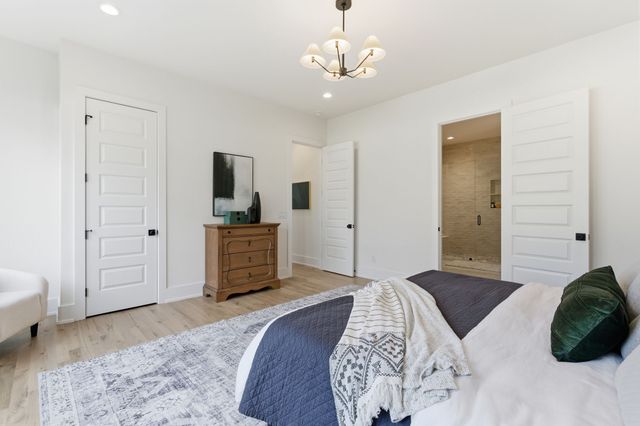 1523 Graybar Ln, Nashville, TN 37215