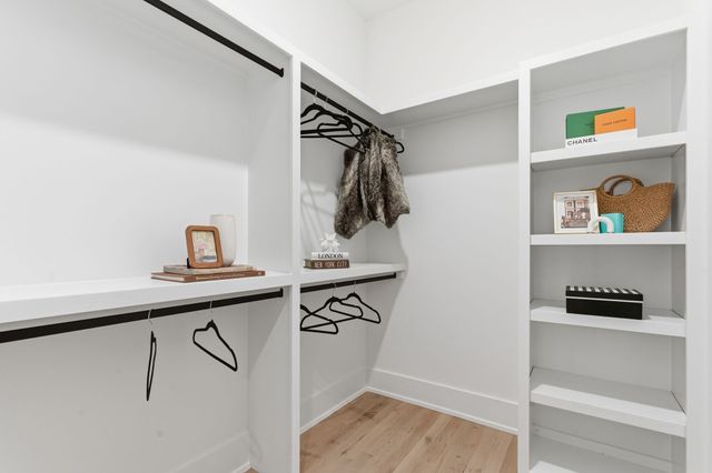 1523 Graybar Ln, Nashville, TN 37215