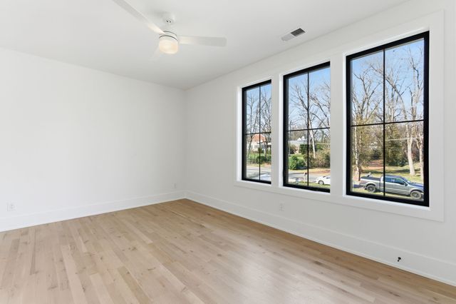 1523 Graybar Ln, Nashville, TN 37215