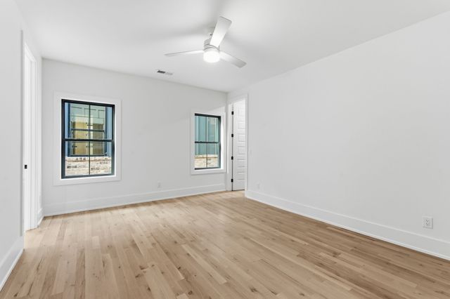 1523 Graybar Ln, Nashville, TN 37215