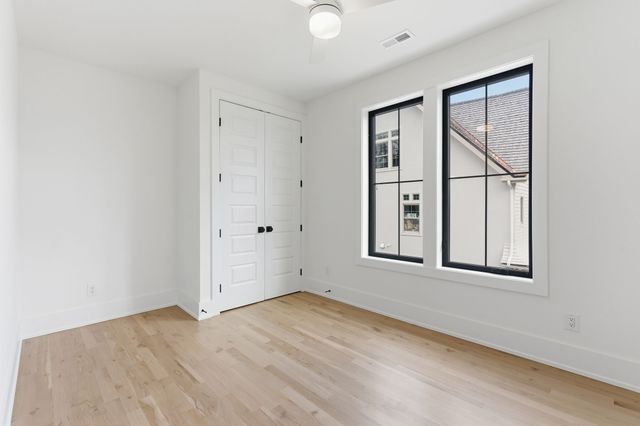 1523 Graybar Ln, Nashville, TN 37215