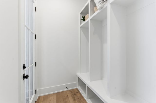 1523 Graybar Ln, Nashville, TN 37215