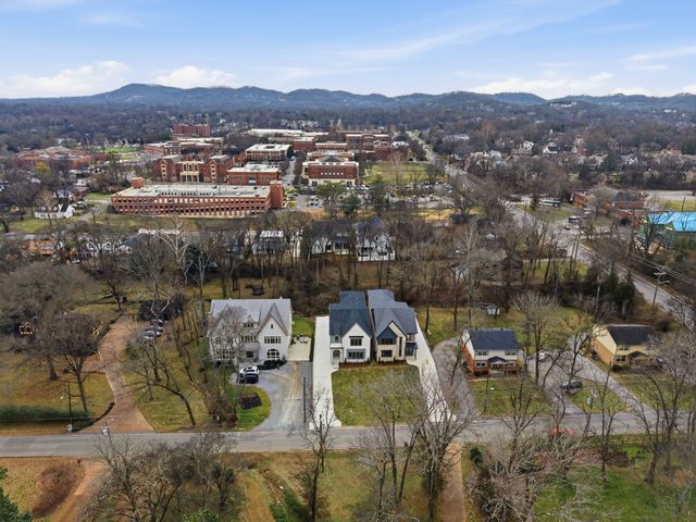 1523 Graybar Ln, Nashville, TN 37215