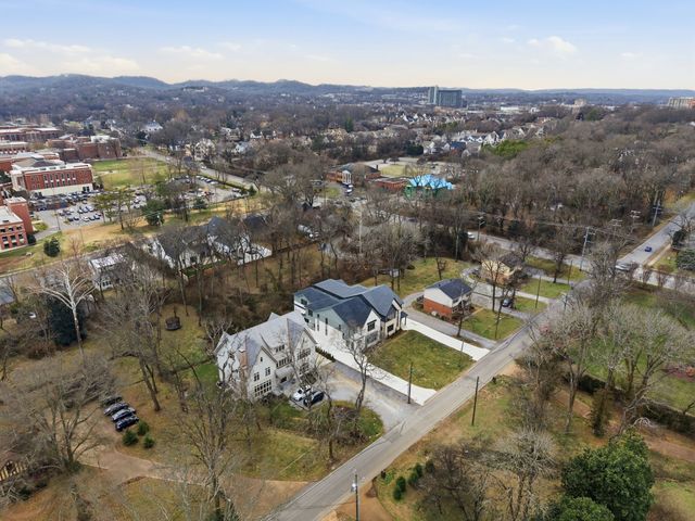 1523 Graybar Ln, Nashville, TN 37215