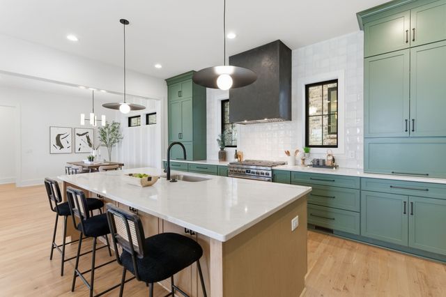 1523 Graybar Ln, Nashville, TN 37215