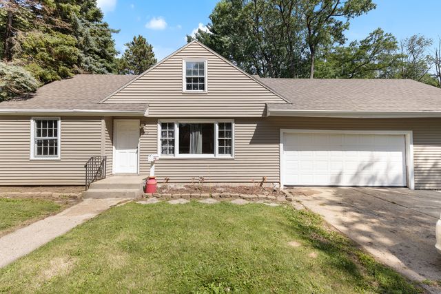 1510 E Gate Parkway, Rockford, IL 61108