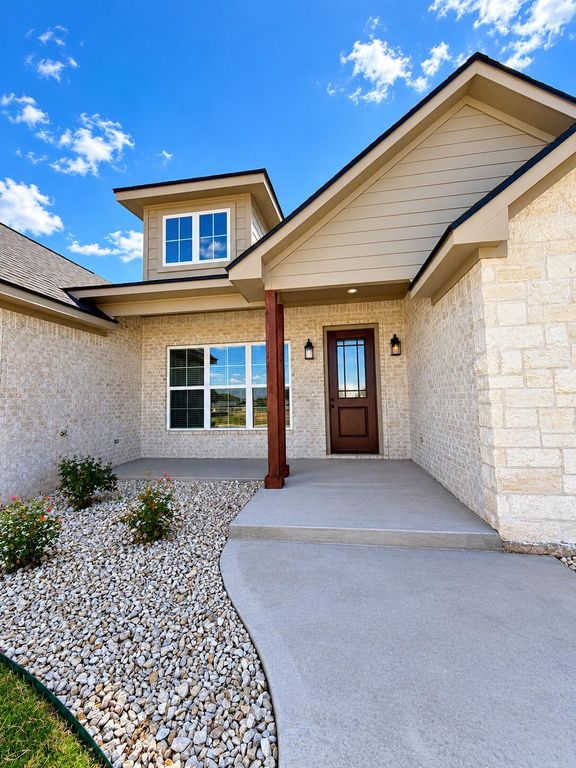 Image 2 of property listing at 5026 Shefflera Drive, San Angelo, TX 76904