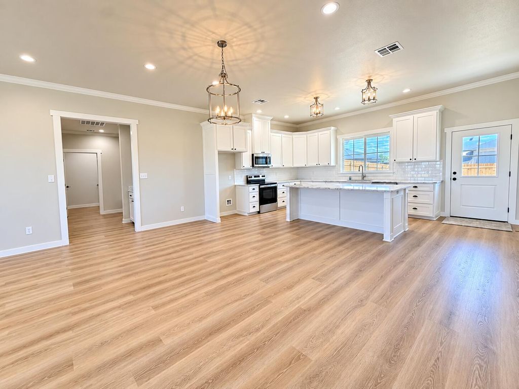 Image 4 of property listing at 5026 Shefflera Drive, San Angelo, TX 76904