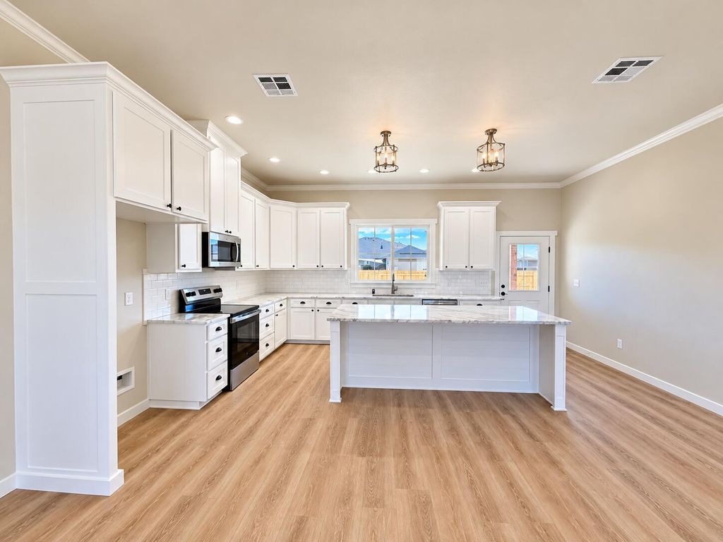 Image 5 of property listing at 5026 Shefflera Drive, San Angelo, TX 76904