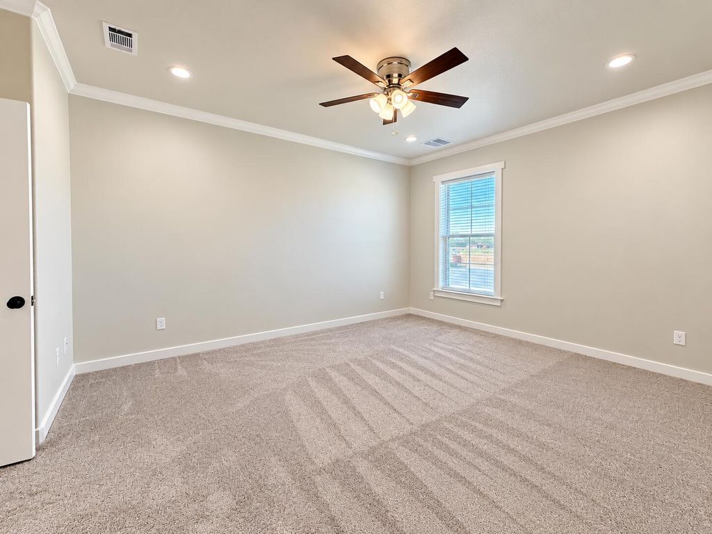Image 9 of property listing at 5026 Shefflera Drive, San Angelo, TX 76904